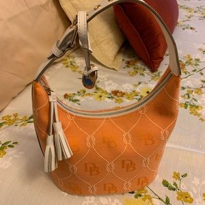 LIKE new Dooney & Bourke Bag - Excellent condition
